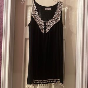 Black and cream tank top by Lady’s World